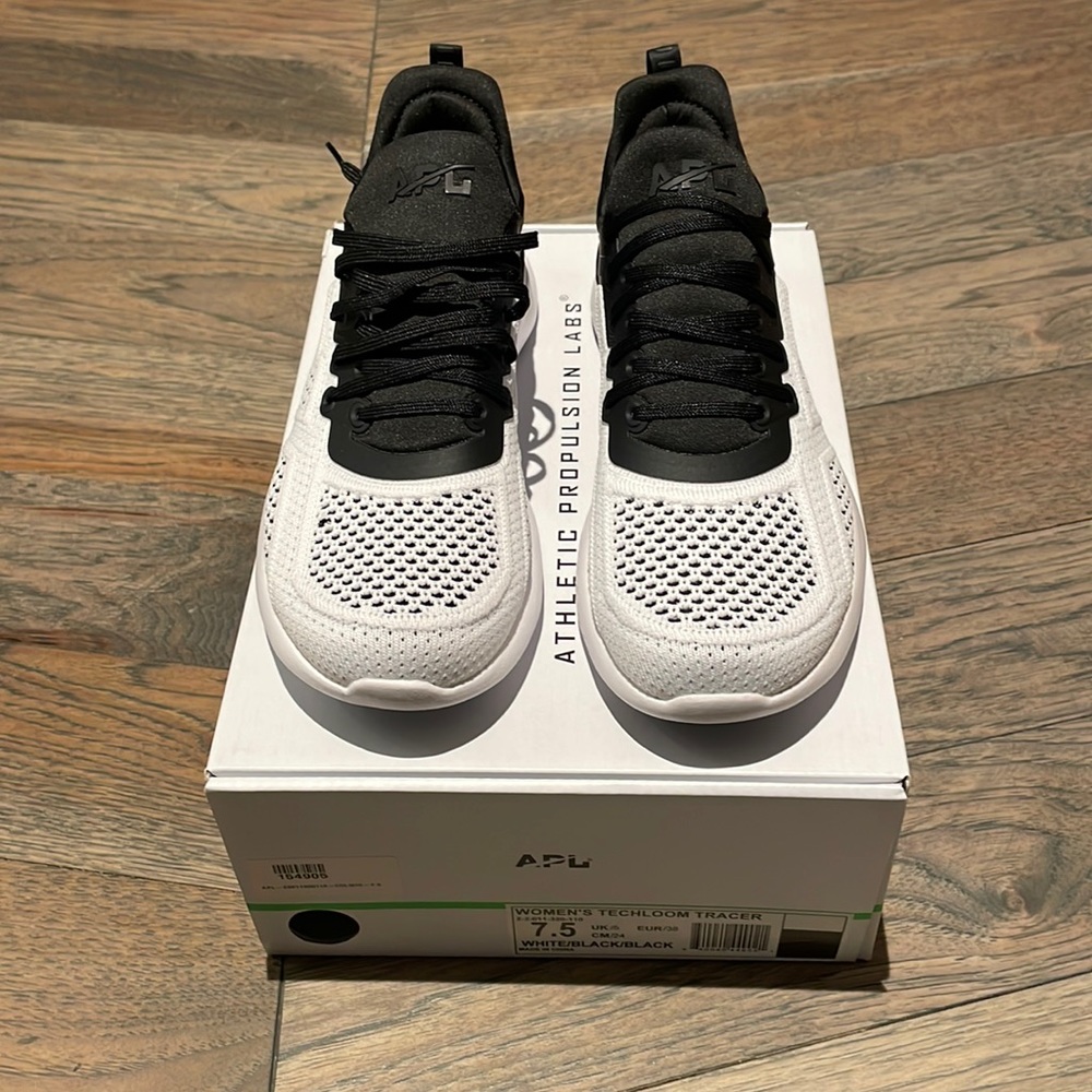 APL Techloom Tracer - New in box - women’s - size 7.5 - color Black and white